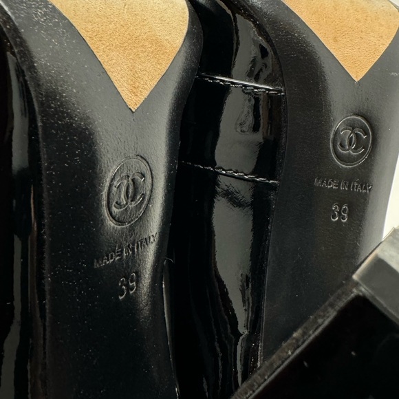 Pre-loved Cahanel shoes Size 39EU
Black Patent Moccasin heel Loafer Pumps - Picture 11 of 14